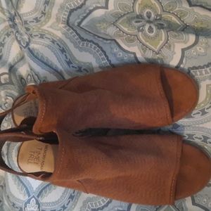 Open toed ankle heeled womens shoes